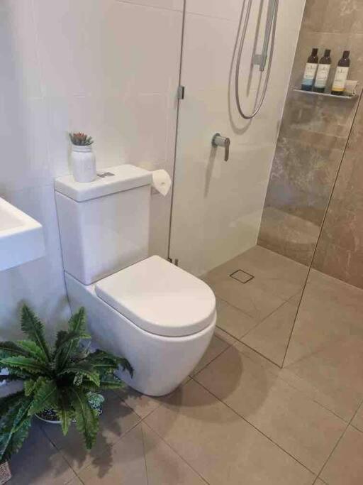Modern 1 Brm Apartment With Pool Close To Beach Gold Coast Esterno foto